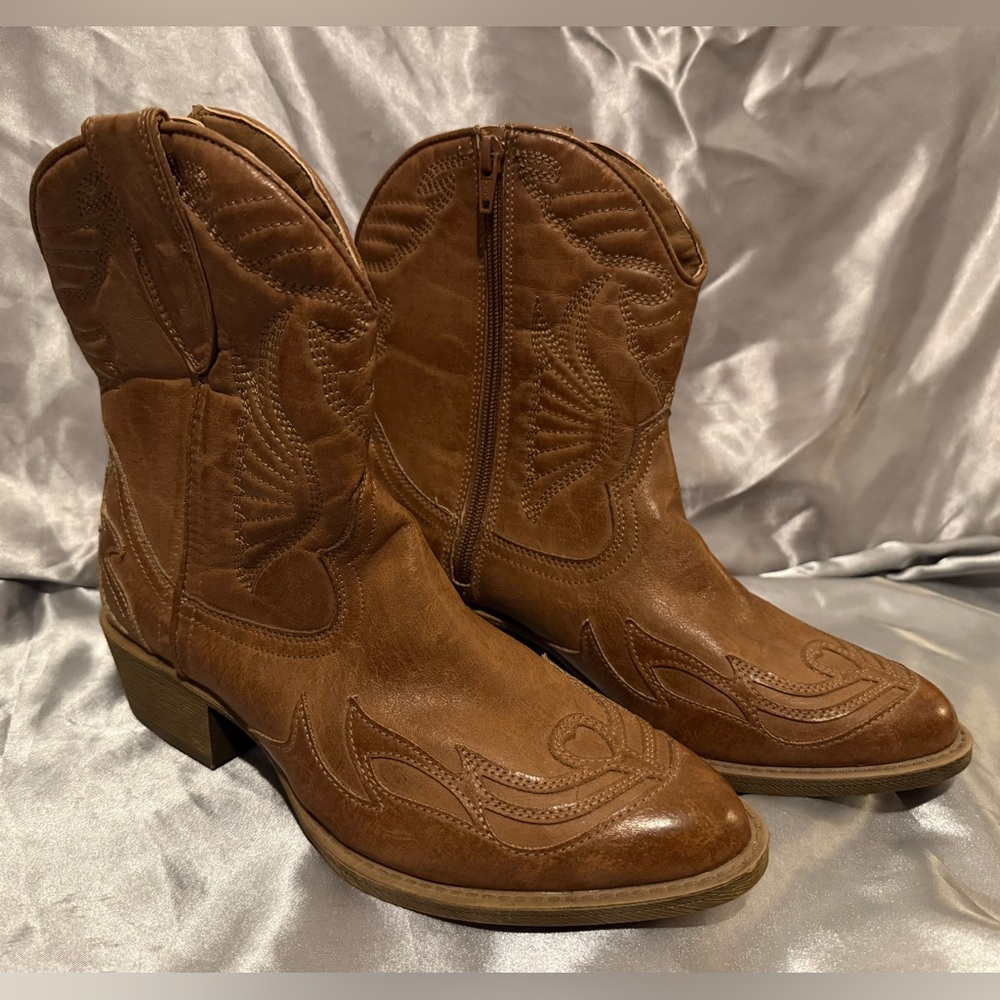 Coconut by Matisse Trigger Boots Size 9